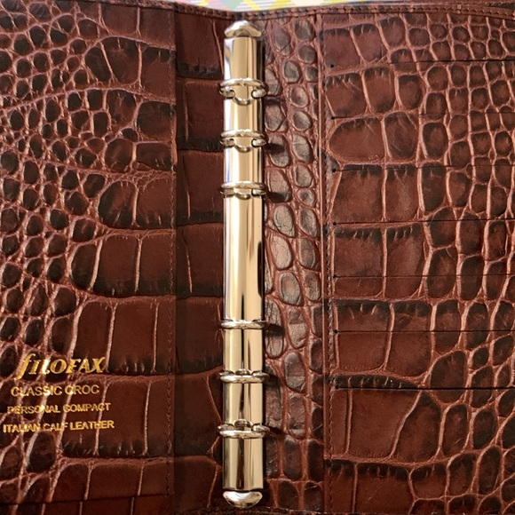 Filofax Classic Croc Compact Leather Organizer - Picture 9 of 11